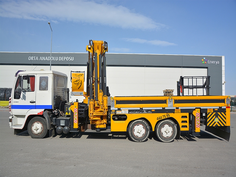 Grues mobiles montées sur camion 30