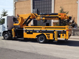 Grues mobiles montées sur camion 40